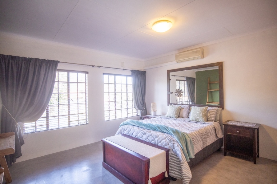 5 Bedroom Property for Sale in Safari Gardens North West